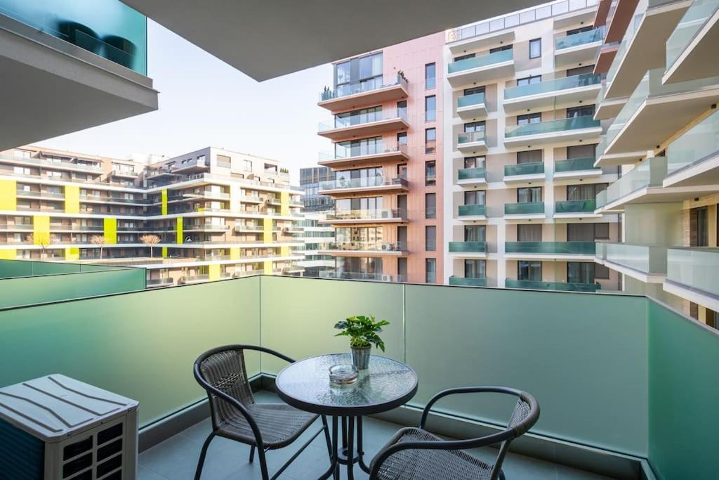 Oaks Studio With Balcony Budapest Esterno foto